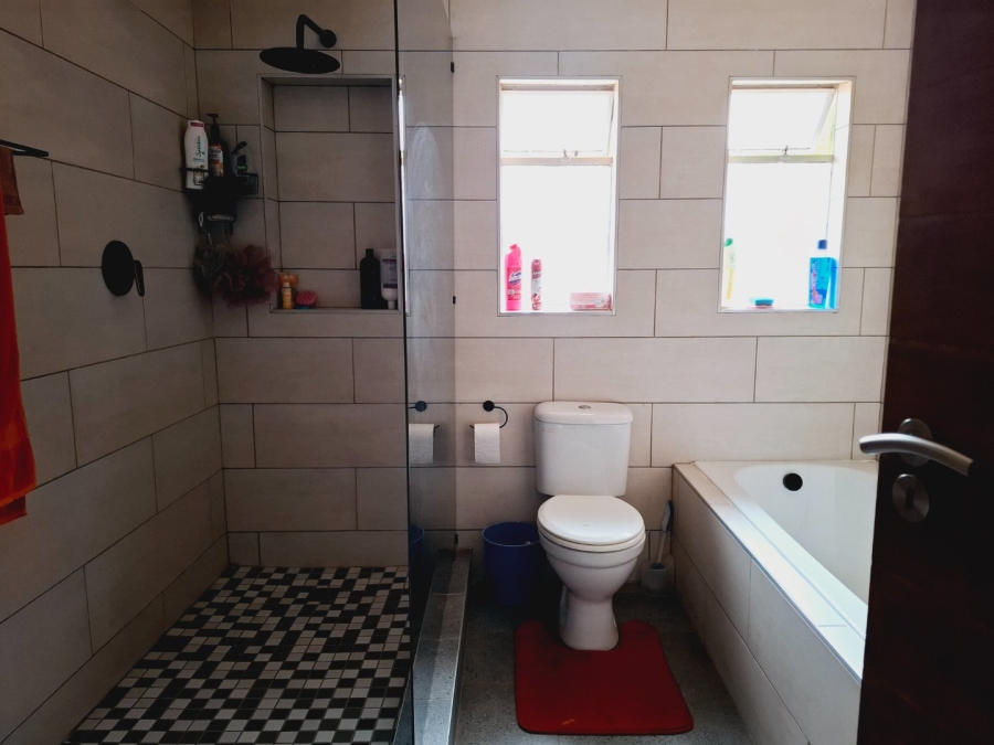 4 Bedroom Property for Sale in Generaal De Wet Free State